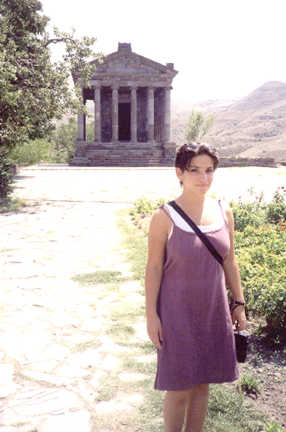 Anne in front of the Garni tample